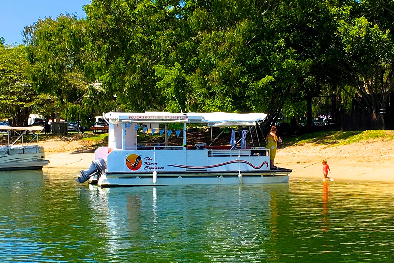 BBQ Pontoon Huge 21 People Pelican Boat Hire